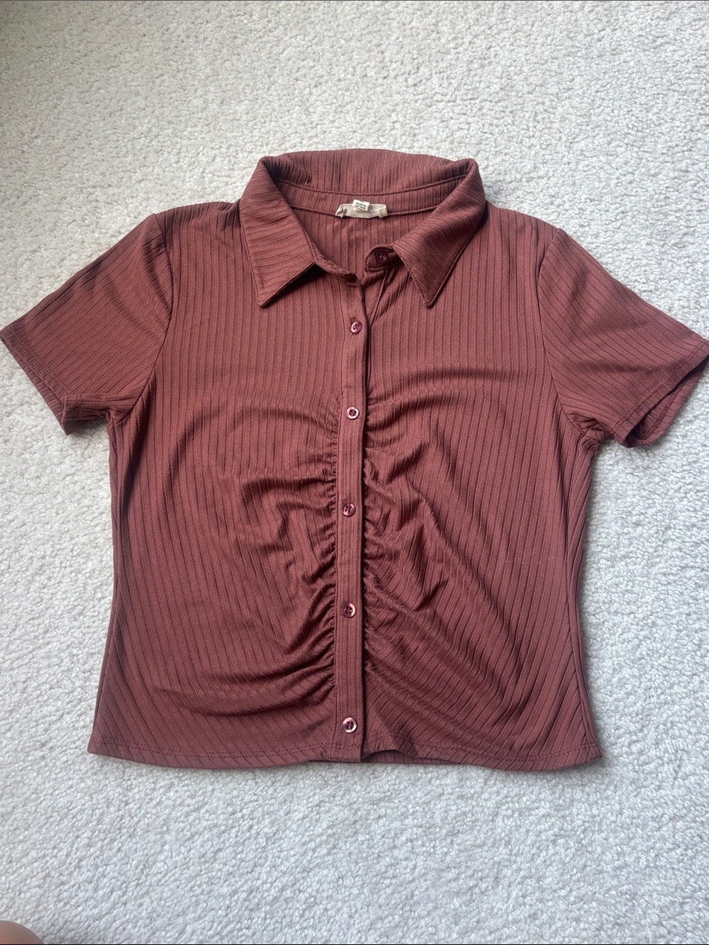Women's Ruched Button-Front Short Sleeve Top - Rust